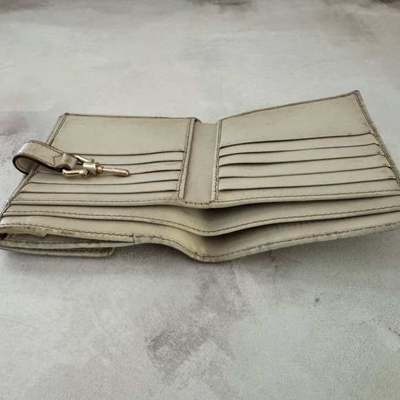 Gucci Guccissima Ivory Leather GG Logo BiFold Wallet, Gold Piston Closure - Picture 10 of 14
